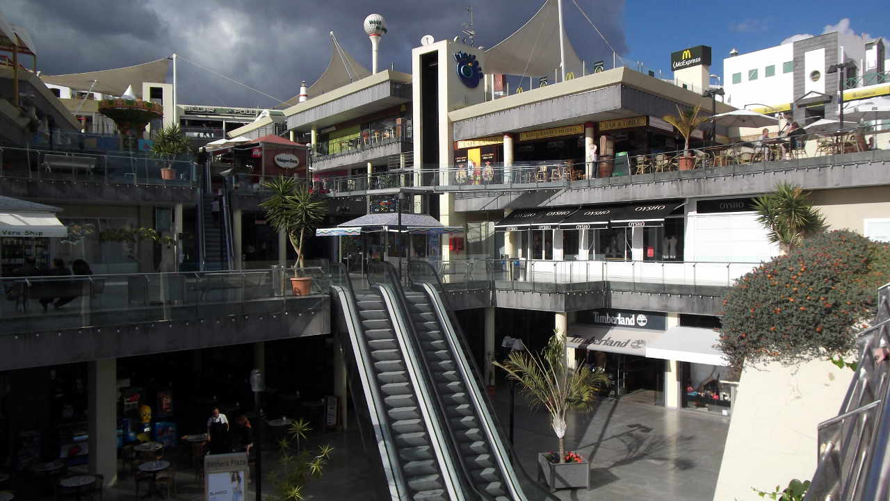 Einkaufen auf Lanzarote: Biosfera Plaza Shopping Center